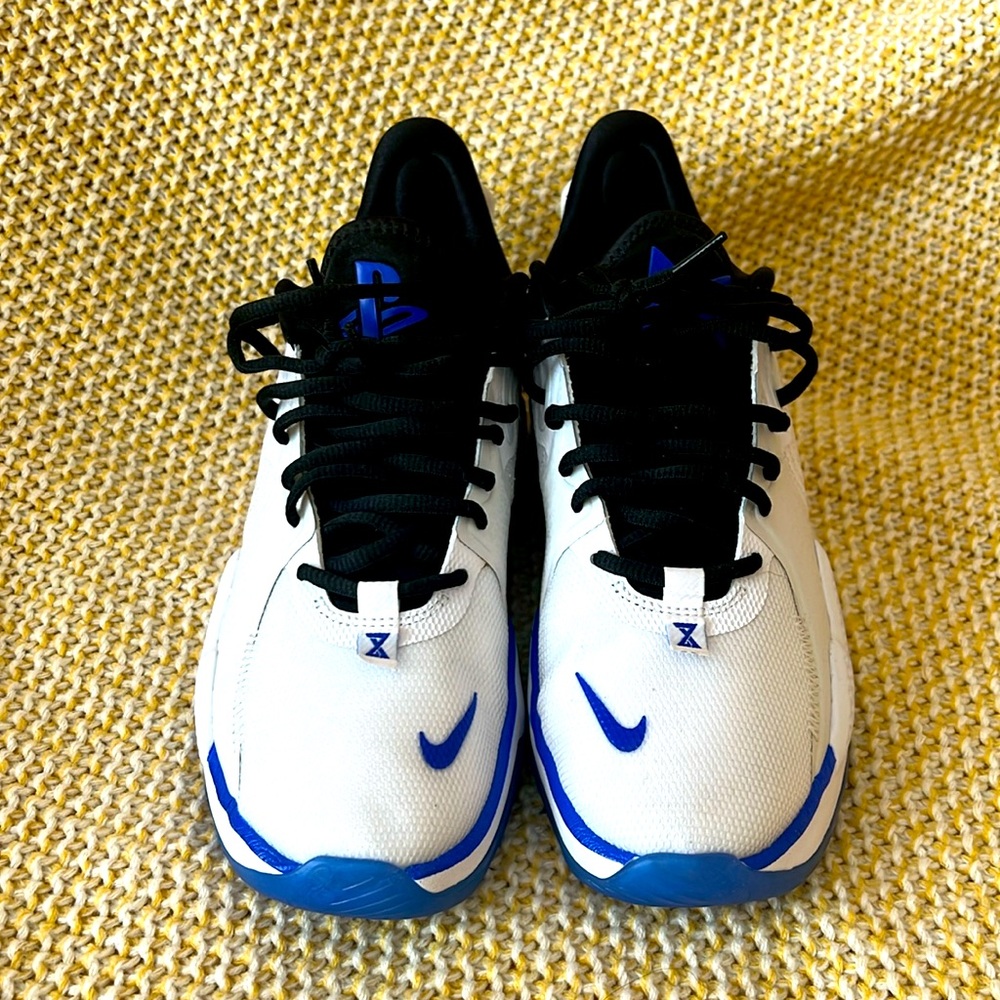 Nike PG5 Men’s US size 9.5 sneakers. Worn only to try on.